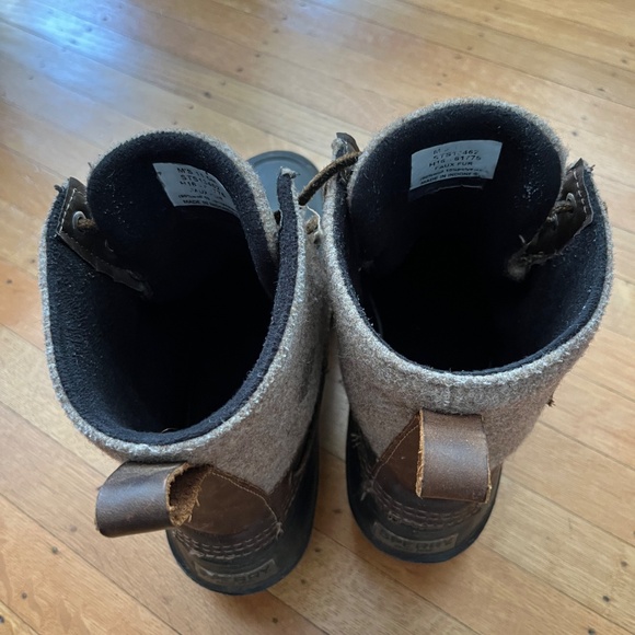 Sperry rubber rain boots